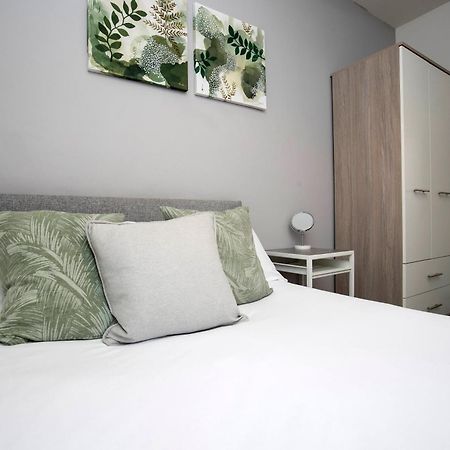 Quiet And Comfy House With 2 Bedrooms And 2 Bathrooms Super Fast Wifi And Crisp Hotel Standard White Linen Hosted By Our Home Short Stays Darlington  Buitenkant foto