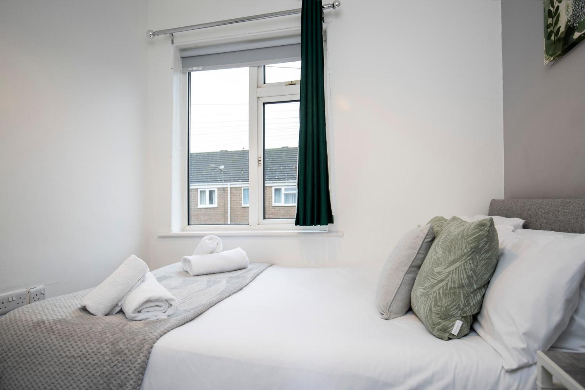 Quiet And Comfy House With 2 Bedrooms And 2 Bathrooms Super Fast Wifi And Crisp Hotel Standard White Linen Hosted By Our Home Short Stays Darlington  Buitenkant foto