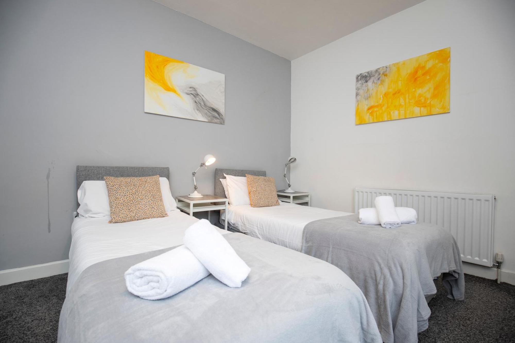 Quiet And Comfy House With 2 Bedrooms And 2 Bathrooms Super Fast Wifi And Crisp Hotel Standard White Linen Hosted By Our Home Short Stays Darlington  Buitenkant foto