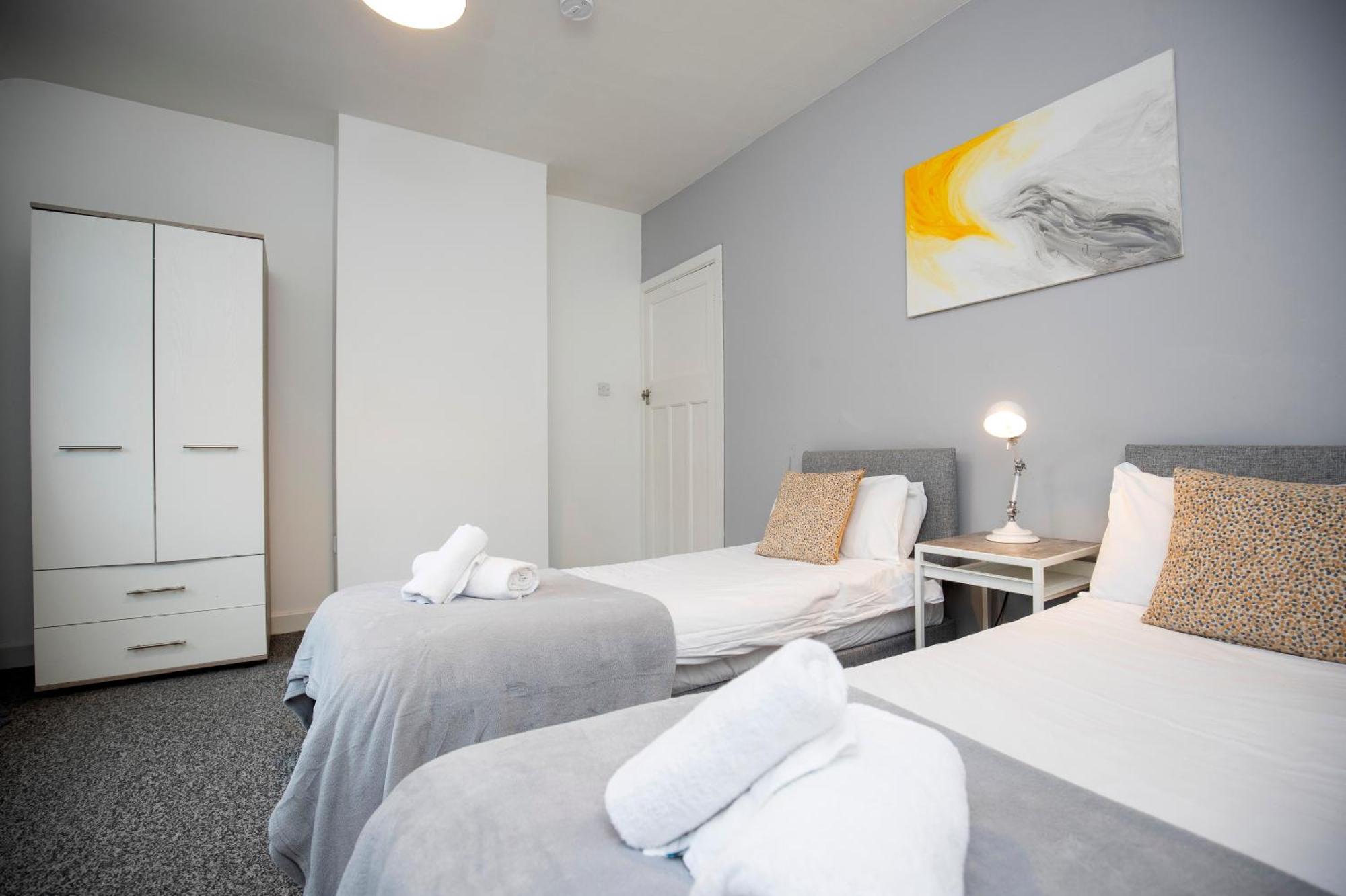 Quiet And Comfy House With 2 Bedrooms And 2 Bathrooms Super Fast Wifi And Crisp Hotel Standard White Linen Hosted By Our Home Short Stays Darlington  Buitenkant foto