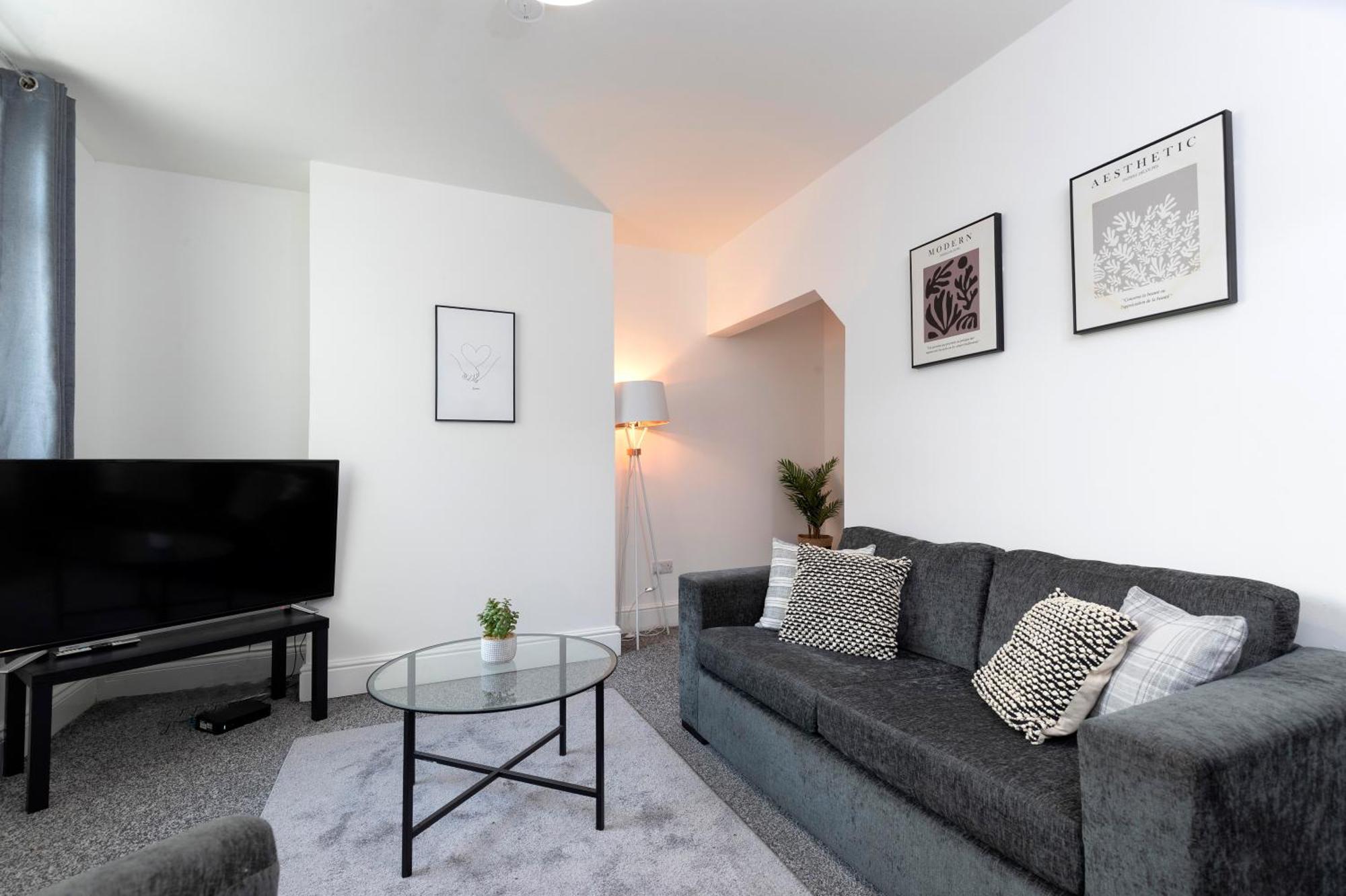 Quiet And Comfy House With 2 Bedrooms And 2 Bathrooms Super Fast Wifi And Crisp Hotel Standard White Linen Hosted By Our Home Short Stays Darlington  Buitenkant foto