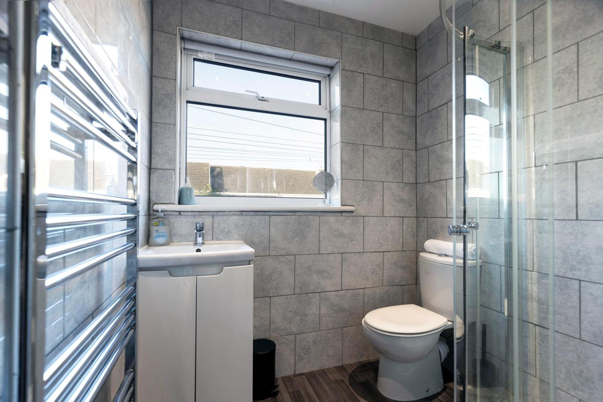 Quiet And Comfy House With 2 Bedrooms And 2 Bathrooms Super Fast Wifi And Crisp Hotel Standard White Linen Hosted By Our Home Short Stays Darlington  Buitenkant foto