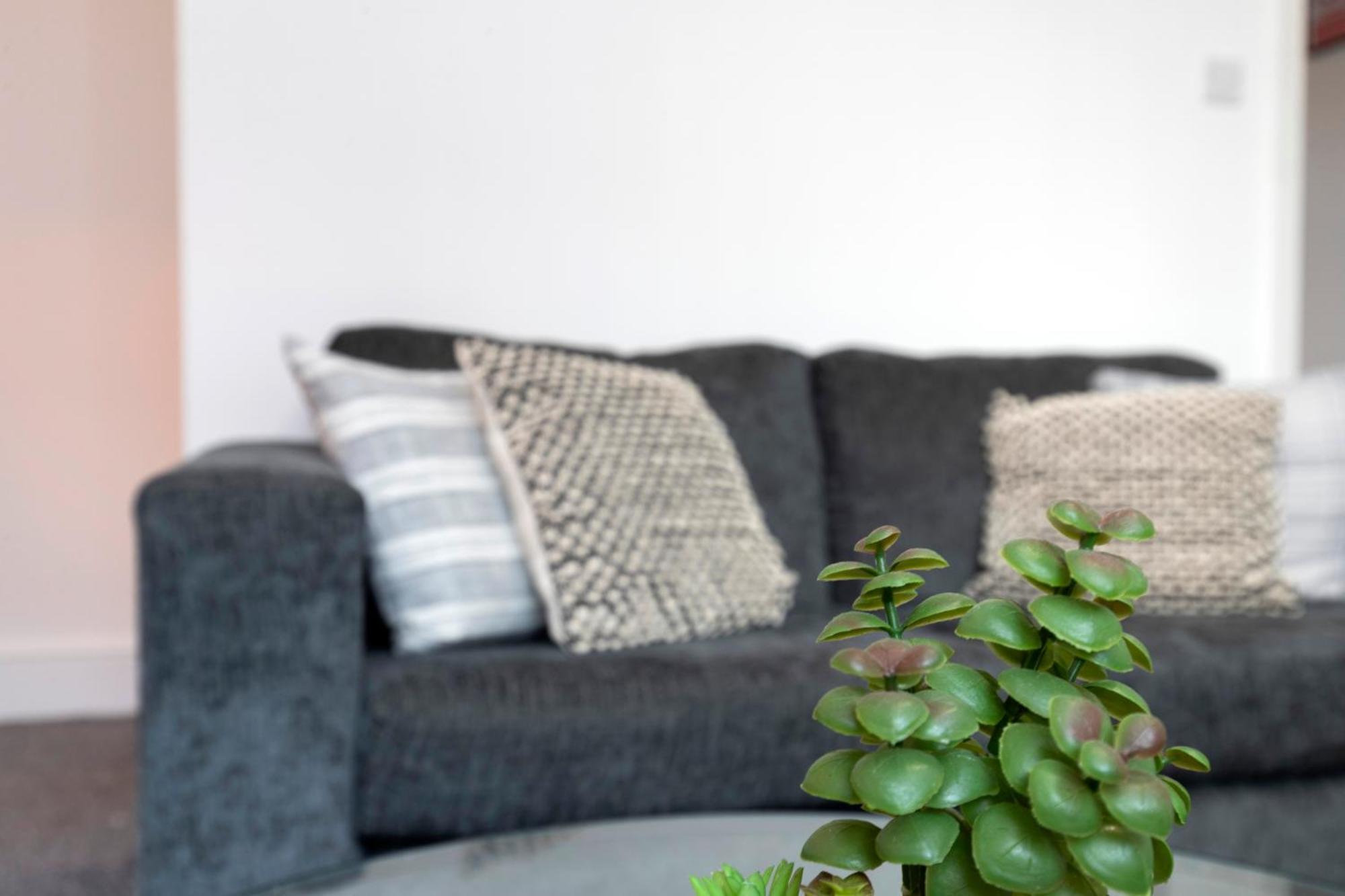 Quiet And Comfy House With 2 Bedrooms And 2 Bathrooms Super Fast Wifi And Crisp Hotel Standard White Linen Hosted By Our Home Short Stays Darlington  Buitenkant foto