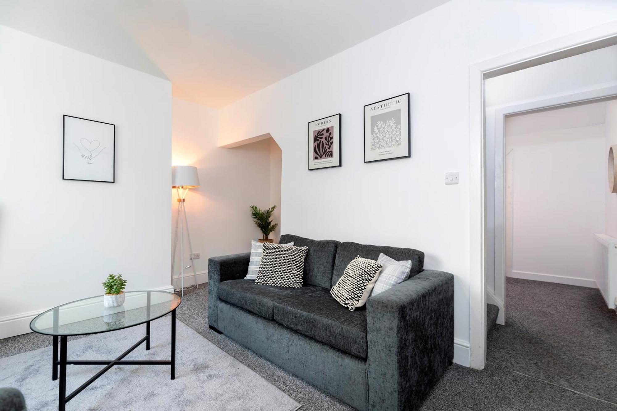 Quiet And Comfy House With 2 Bedrooms And 2 Bathrooms Super Fast Wifi And Crisp Hotel Standard White Linen Hosted By Our Home Short Stays Darlington  Buitenkant foto