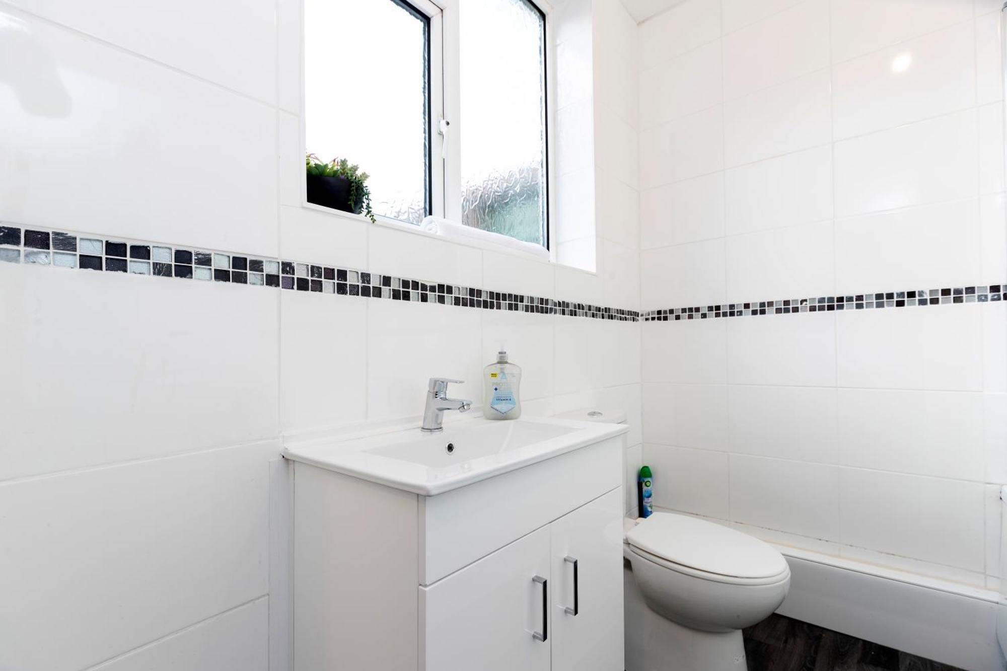 Quiet And Comfy House With 2 Bedrooms And 2 Bathrooms Super Fast Wifi And Crisp Hotel Standard White Linen Hosted By Our Home Short Stays Darlington  Buitenkant foto