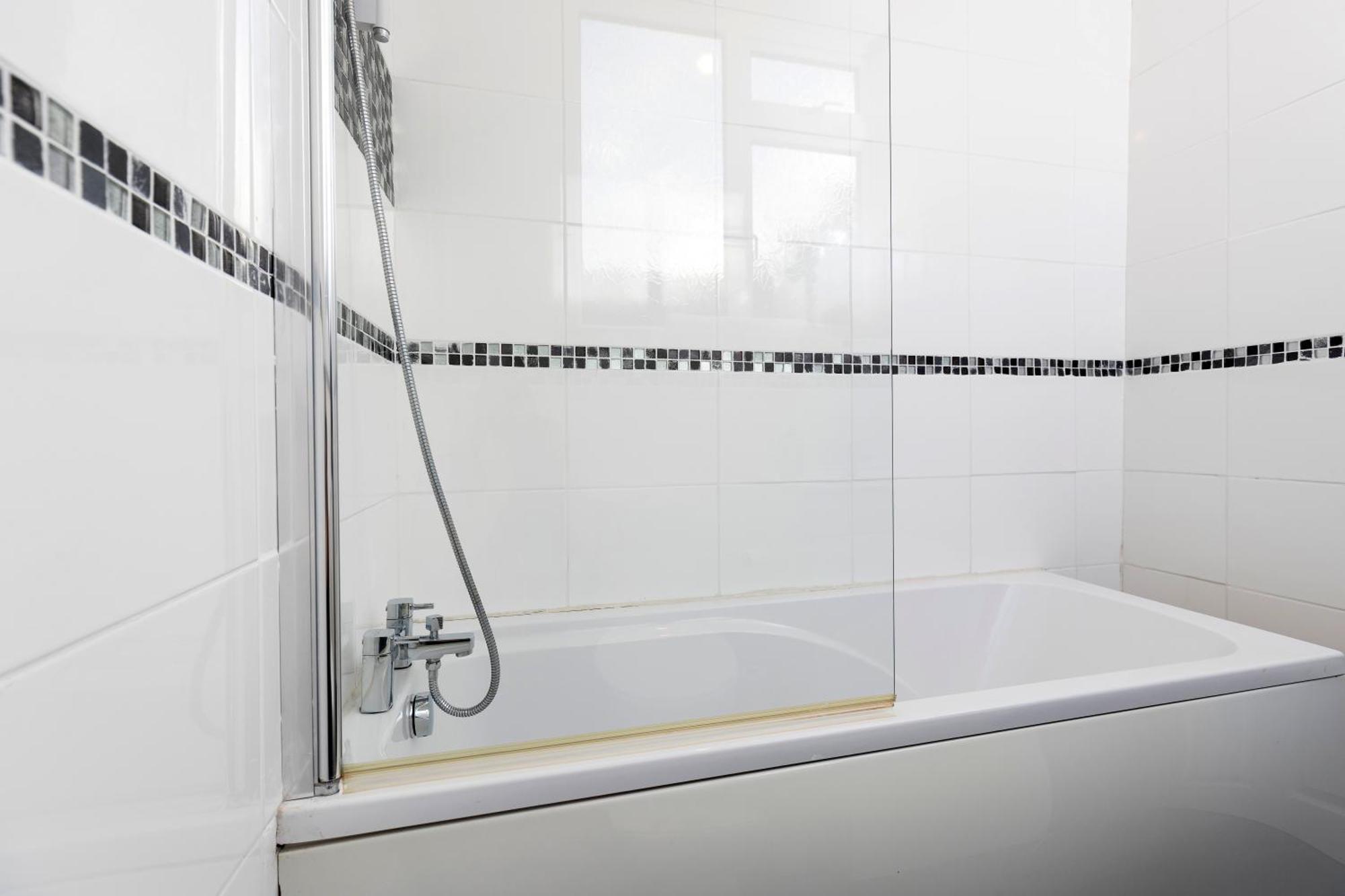 Quiet And Comfy House With 2 Bedrooms And 2 Bathrooms Super Fast Wifi And Crisp Hotel Standard White Linen Hosted By Our Home Short Stays Darlington  Buitenkant foto