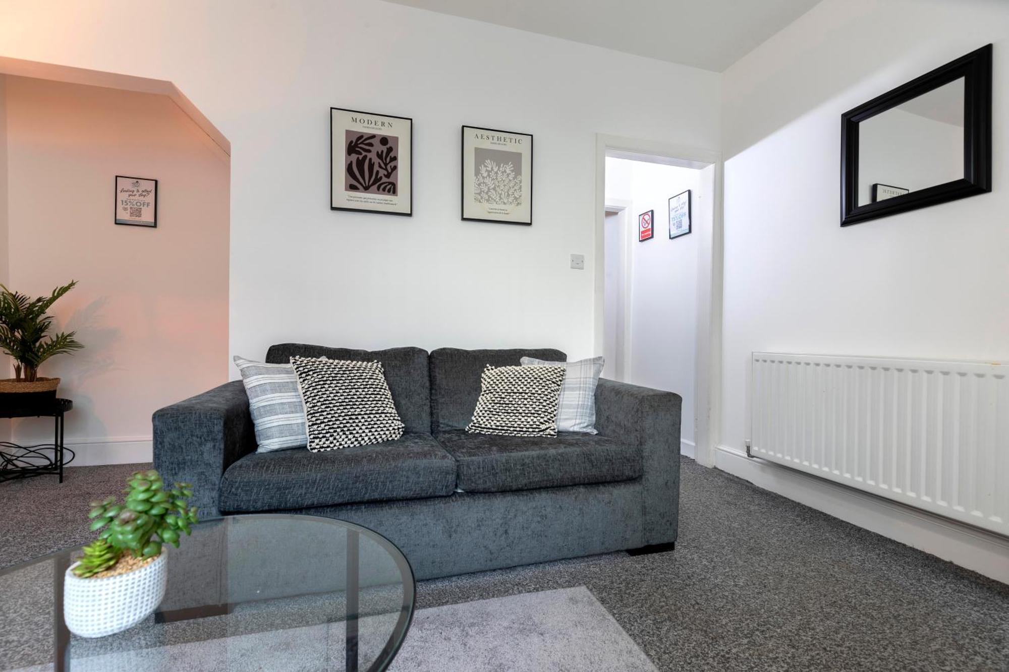 Quiet And Comfy House With 2 Bedrooms And 2 Bathrooms Super Fast Wifi And Crisp Hotel Standard White Linen Hosted By Our Home Short Stays Darlington  Buitenkant foto